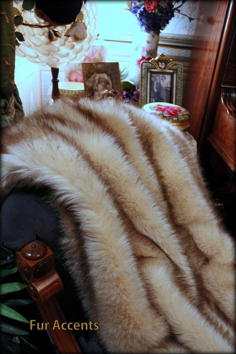 Fur Accents Throw Blanket/White Arctic Fox with Brown-Tips/Silky Soft Minky Fur Backing 5' X 6'